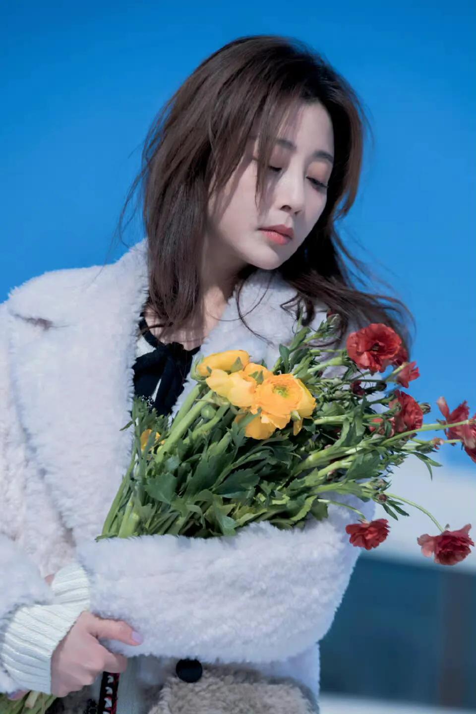 自从前夫入狱后，41岁“水蜜桃”殷桃，为何至今无人敢娶？