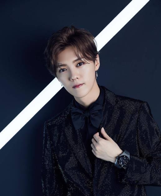 鹿晗被问唱情歌找关晓彤,鹿晗关晓彤到底多喜欢足球