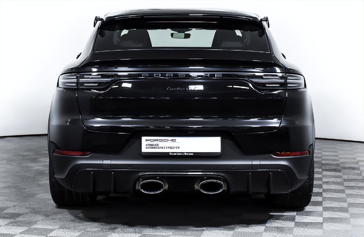 新款“黑武士”卡宴曝光，四驱+中置双排气，4.0T爆发641马力