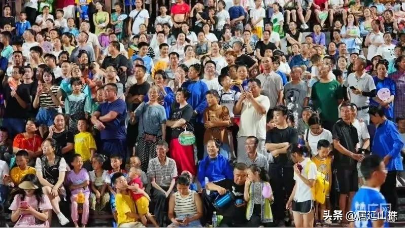 足球狂欢赛事,足球狂欢夜活动