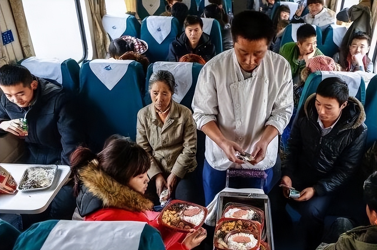 美国姑娘无法理解：中国人是不是有点闲，车票收走又还回来？