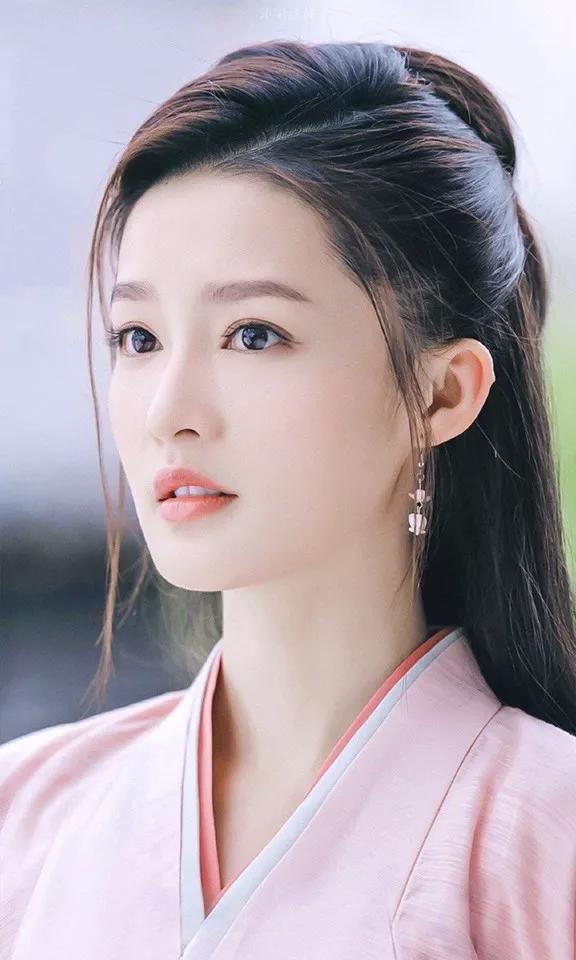 刘亦菲宋轶蓝色礼服,刘亦菲和宋轶谁更美