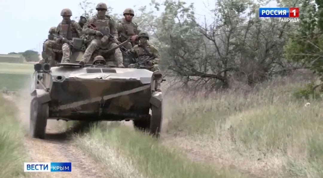 俄军内部“突然生变”!伞兵当步兵用空降兵司令被解职,上面震怒