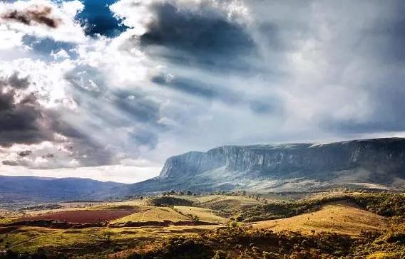 巴西高原降水丰富的原因,巴西高原的气候的成因