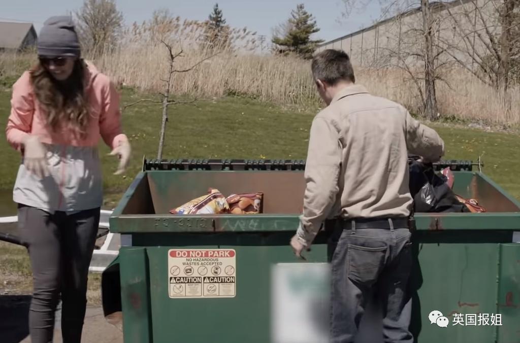 美国捡垃圾收入,美国夫妇垃圾箱寻宝