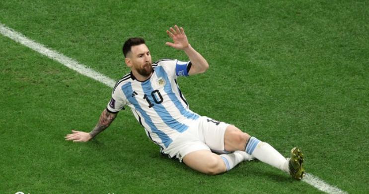 从世界杯奖杯走过,从世界杯冠军到无球可踢