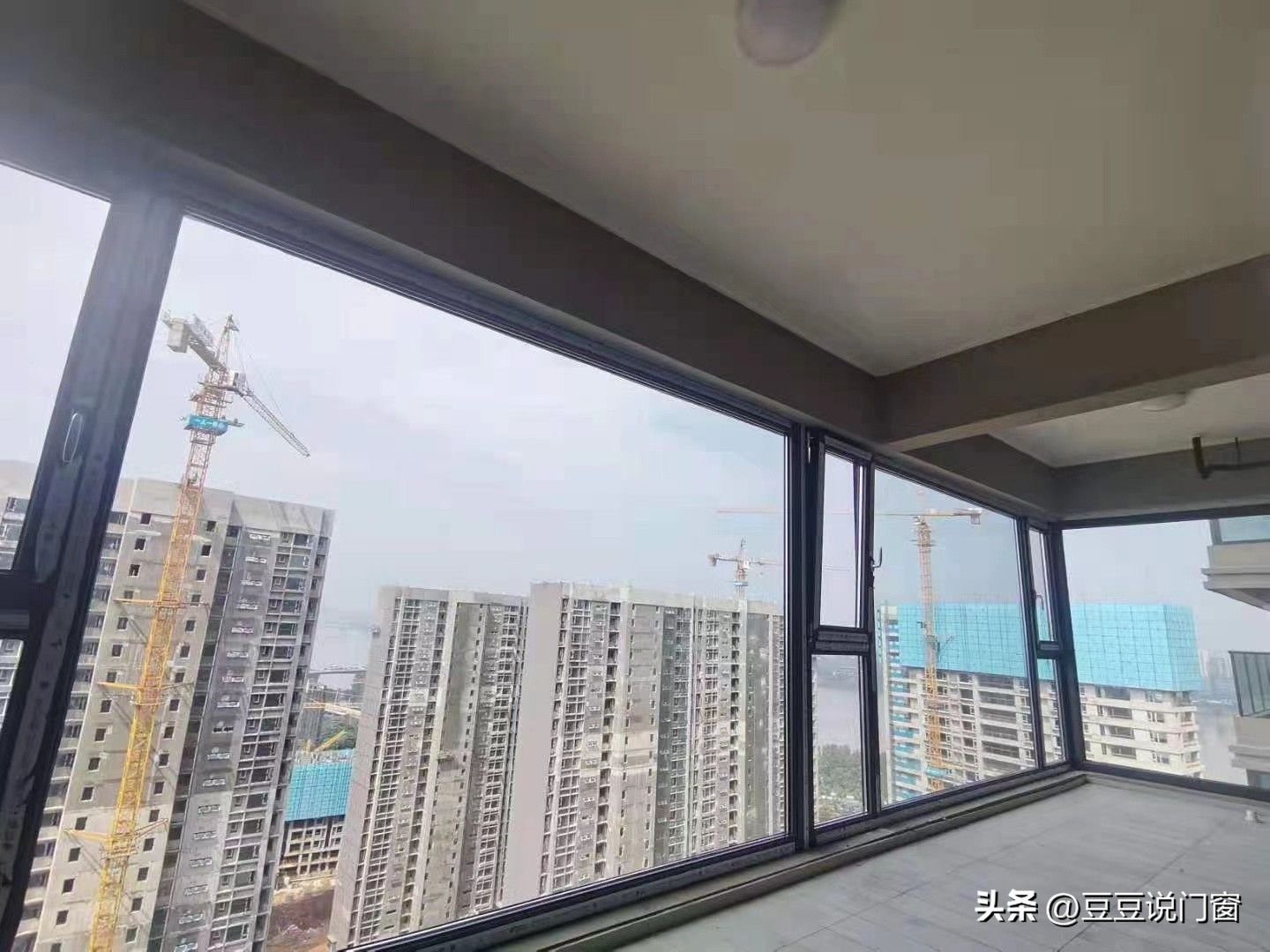 对标一线品牌，75系列900多含内倒质保10年，长沙系统窗商家推荐