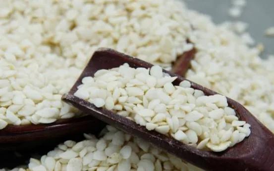 宁海渔民在象山捕到野生大黄鱼,台州渔民捕获近5斤重野生大黄鱼