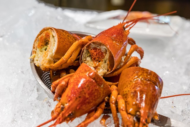 你们知道小龙虾哪里是不能吃的吗,小龙虾哪里能吃到哪里不能吃