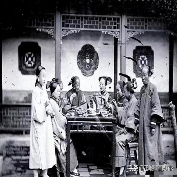 女子为活命，脱下衣服让日本人拍摄，被*辱侮**致死,2