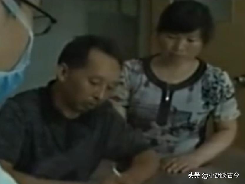 四川父亲忍痛拔掉儿子呼吸机,家人拔掉呼吸机视频