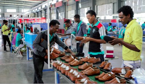 中国人在非洲建厂：一天12小时，月薪600包三餐，当地人抢着干