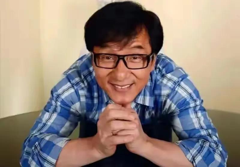 成龙对同父异母兄弟有帮助吗,成龙和同父异母的大哥相见