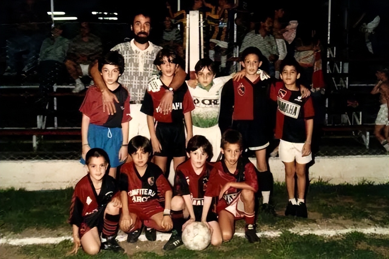 梅西和德保罗欢呼胜利,梅西一场7球