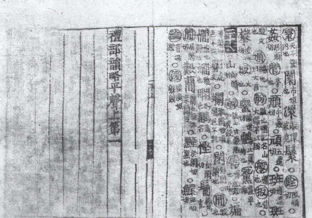 男子地摊卖破书竟卖2600万 (男子地摊卖书最后拍出天价)