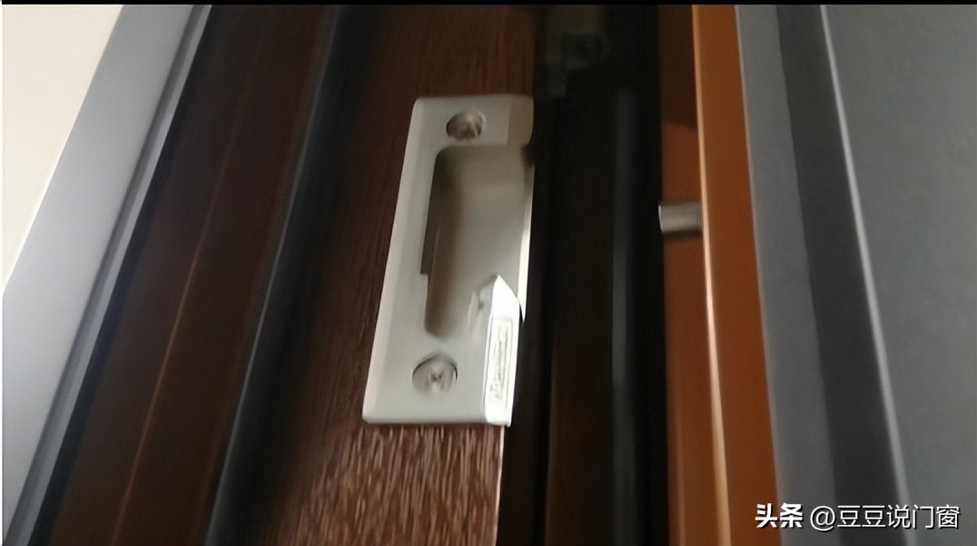 两层隔音系统窗隔音效果怎么样,夹胶中空隔音窗哪个好