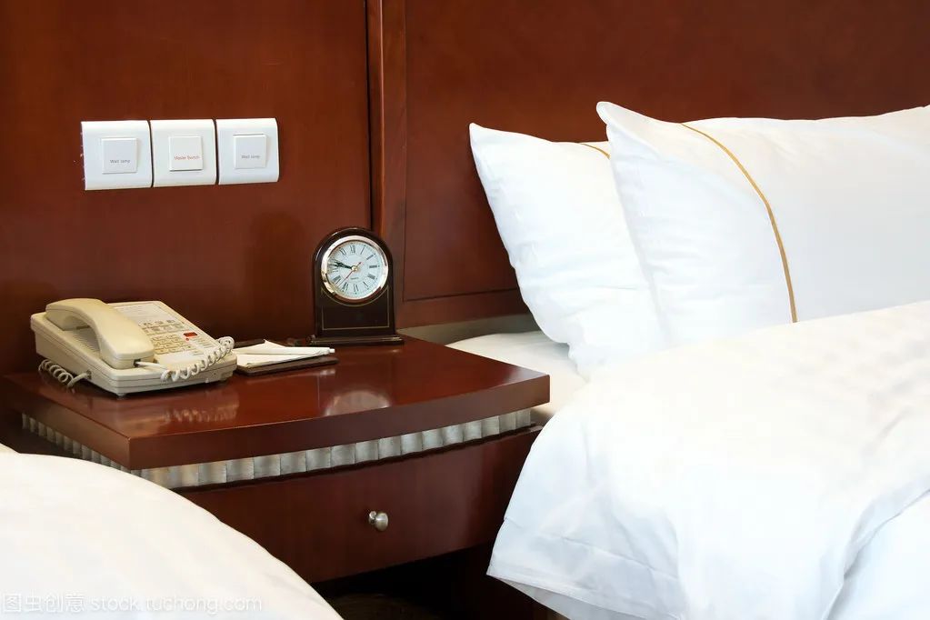 酒店客房部每日工作计划,给酒店房间内的十条建议