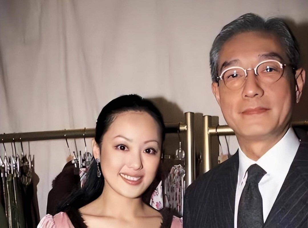 香港第一败家女，败光2个亿万富翁，为还2.5亿债款41岁做“*星艳**”