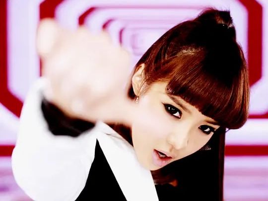 她曾比Lisa还火爆，却因服用“禁药”被*制抵**，如今宛如“充气人”