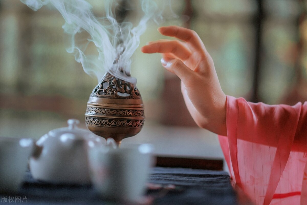 故事：圣上赐婚官家小姐，太子当场忤逆圣命，偏要娶一个孤女为妃