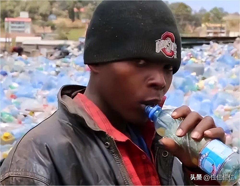 胶水和汽油是*品毒**吗？沉迷胶水和汽油的内罗毕青年，为何像是吸毒