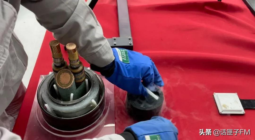 世界上第一条跨大西洋电缆诞生,我国首条高温超导电缆在上海