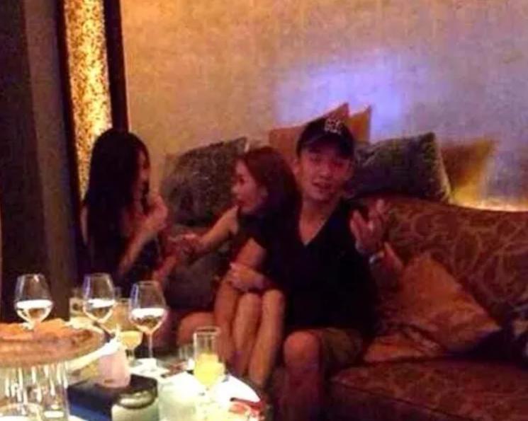 郑恺到底爱程晓玥还是苗苗,郑恺对程晓玥苗苗态度对比