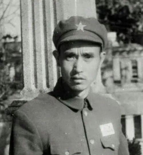 开国将军廖海光在酒店遭遇歹徒让其腾房，将军说：你是几斤几两？