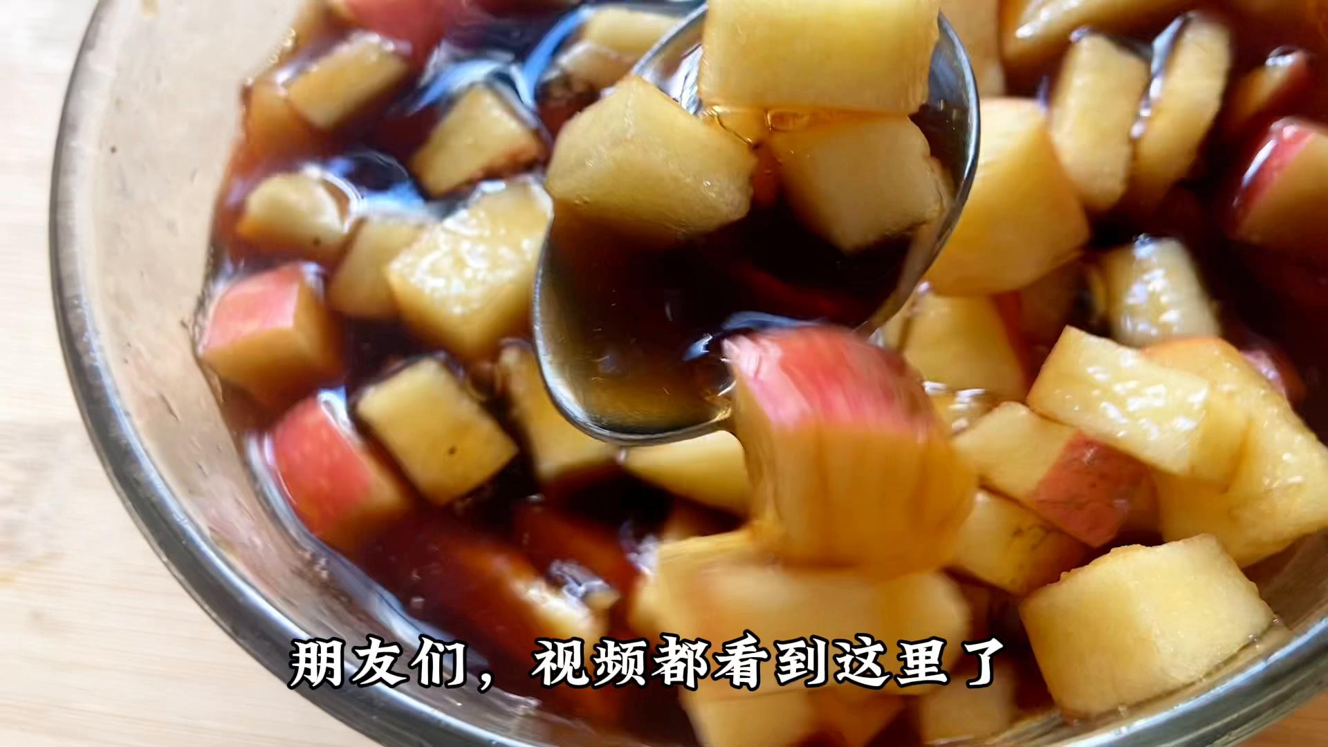 苹果用陈醋泡3天，如果食欲不好可以试试，这是90岁爷爷...