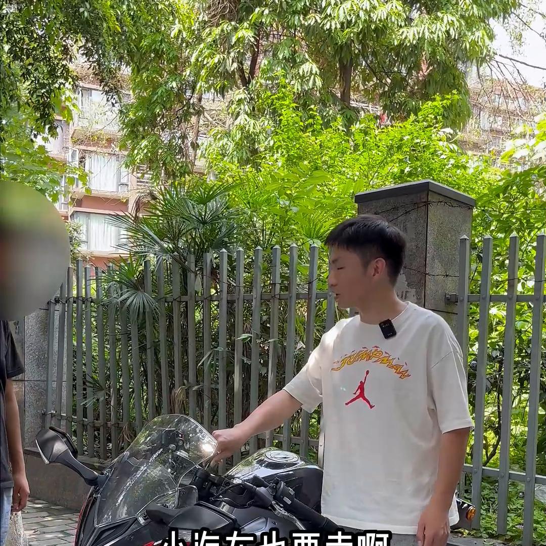 你身边有没有到处跟别人借钱的人,你们身边有没有爱借东西的