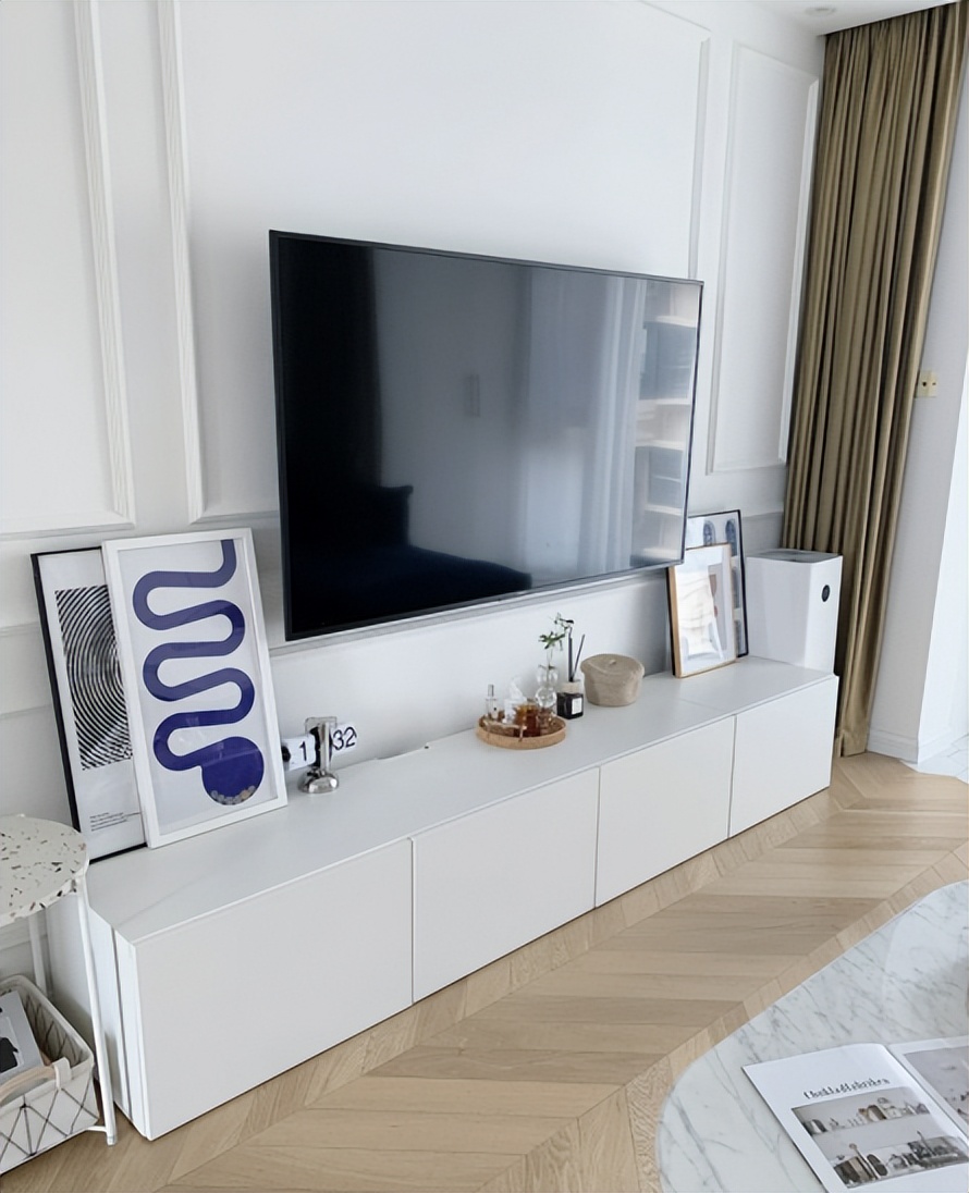 电视挂墙上还是放电视柜上好?区别很大,别搞错了