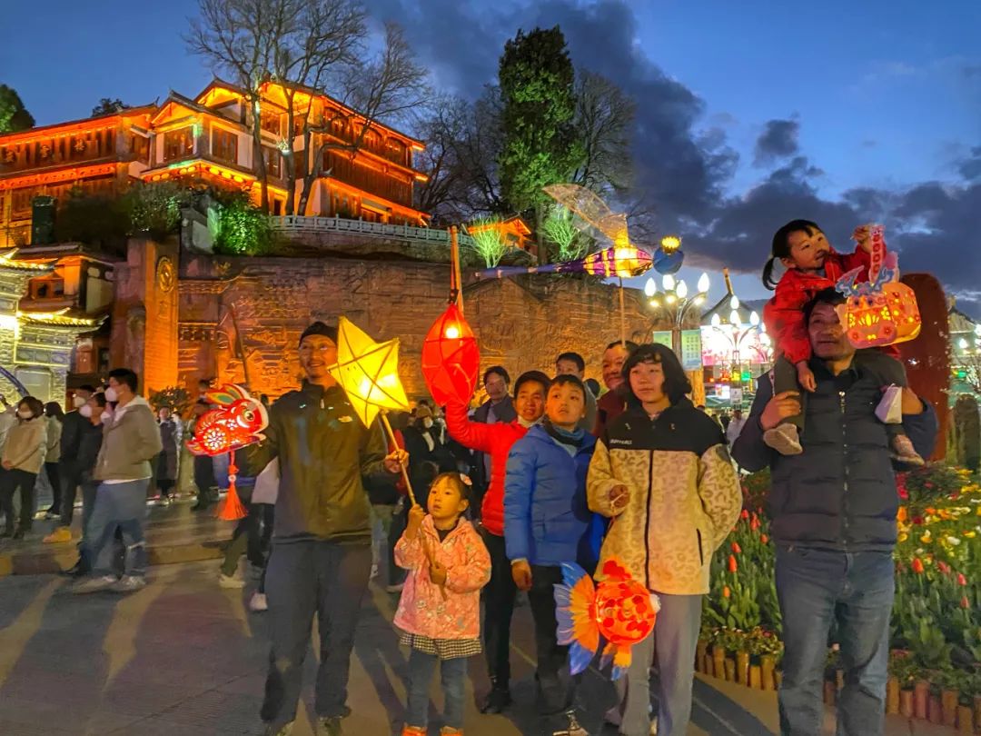 丽江古城花灯,元宵花灯夜空中最亮的星
