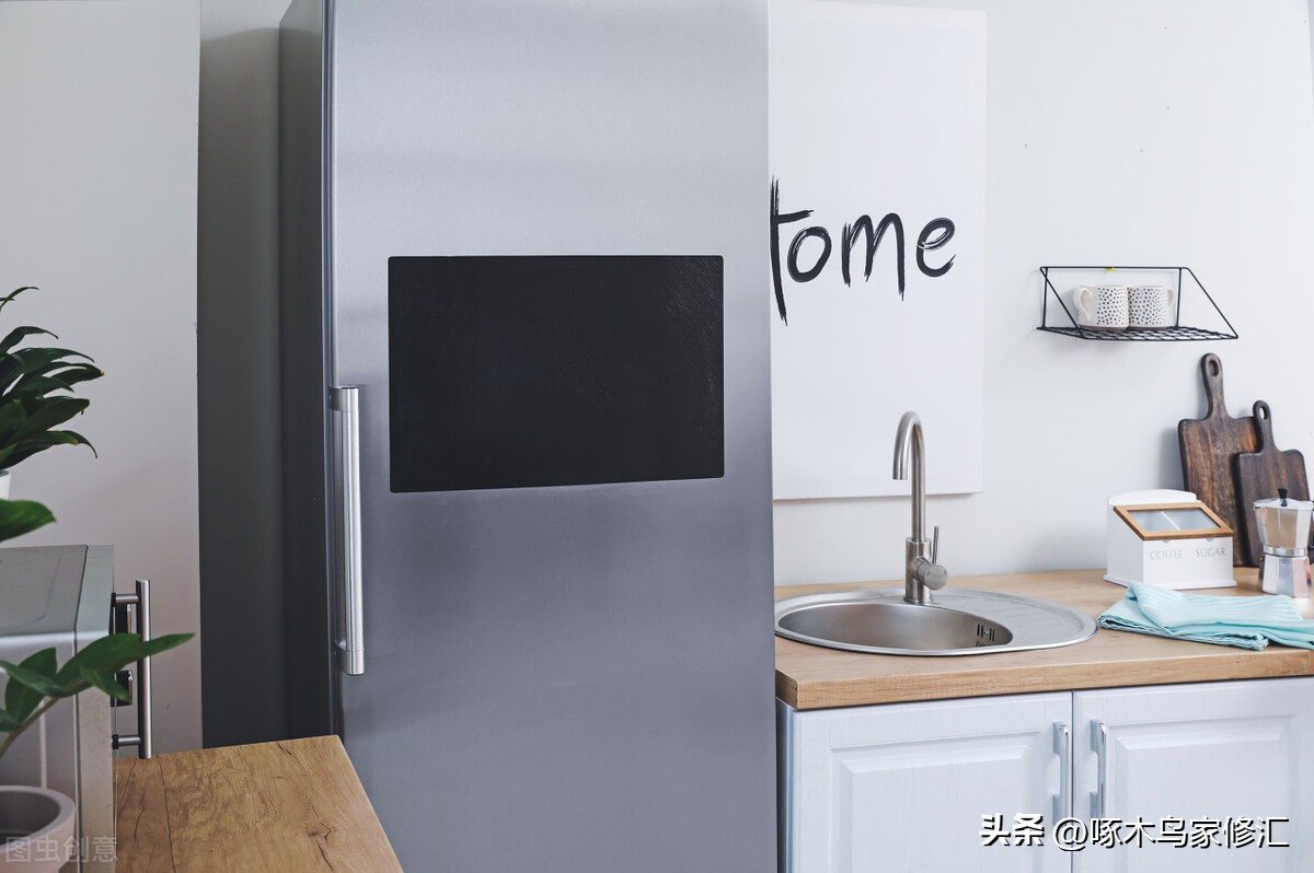 冰箱打开后两边特别烫是坏了吗,冰箱外面很烫