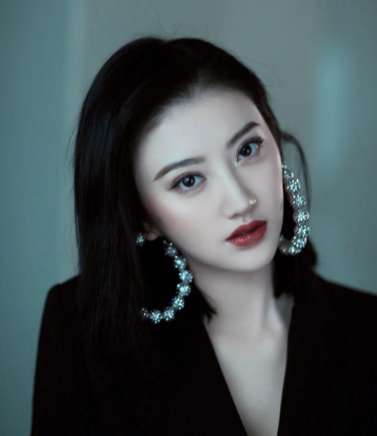 从五官怎么看出女人富贵相,女人五官富贵的表现