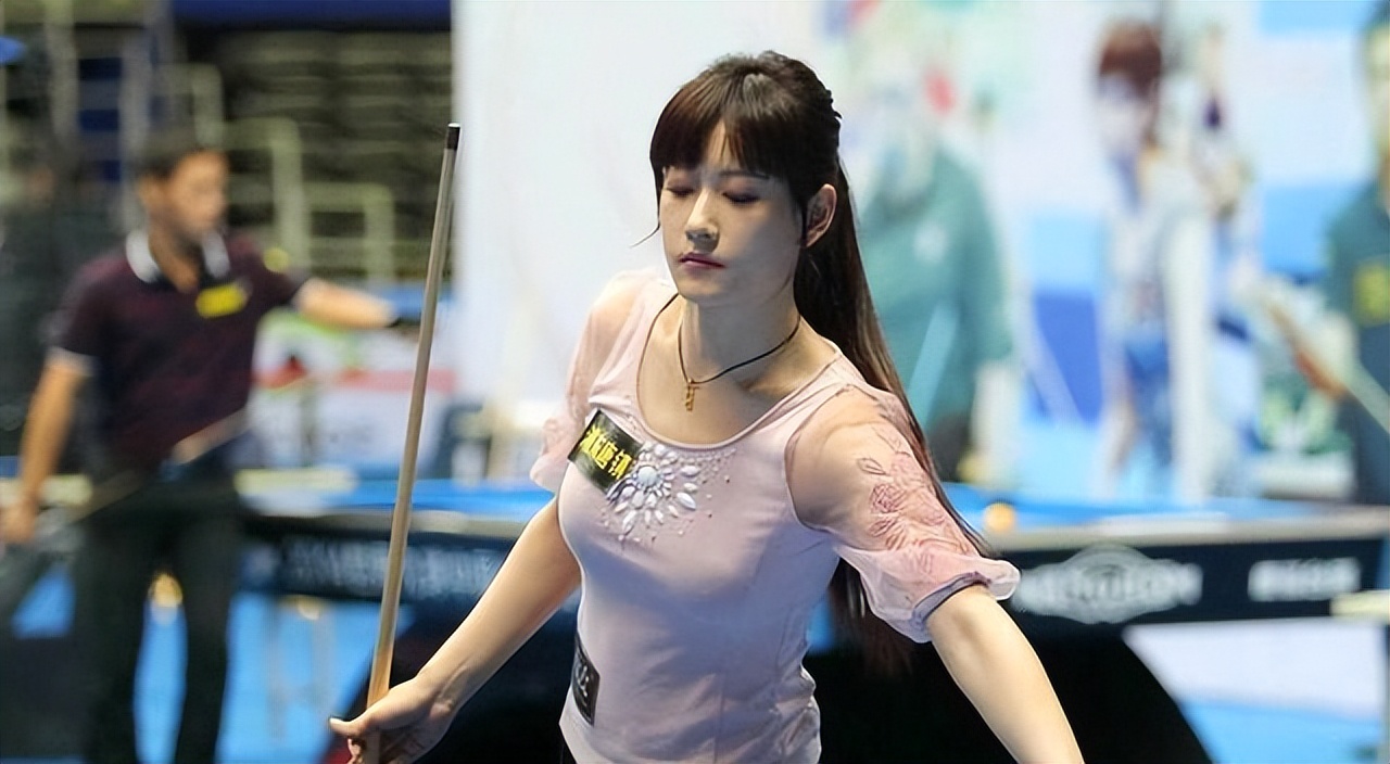 台球女神美貌不输潘晓婷,台球女神一杆清台
