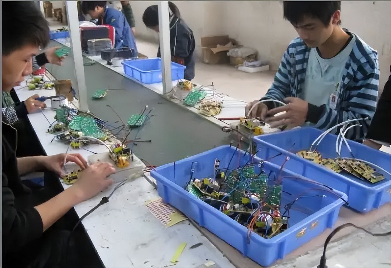 贵州农村小伙娶了个漂亮老婆,贵州农村小伙娶外国媳妇视频