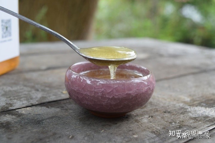 蜂蜜膨胀是什么原因还能吃不,蜂蜜瓶子里进了一点水多久会变质