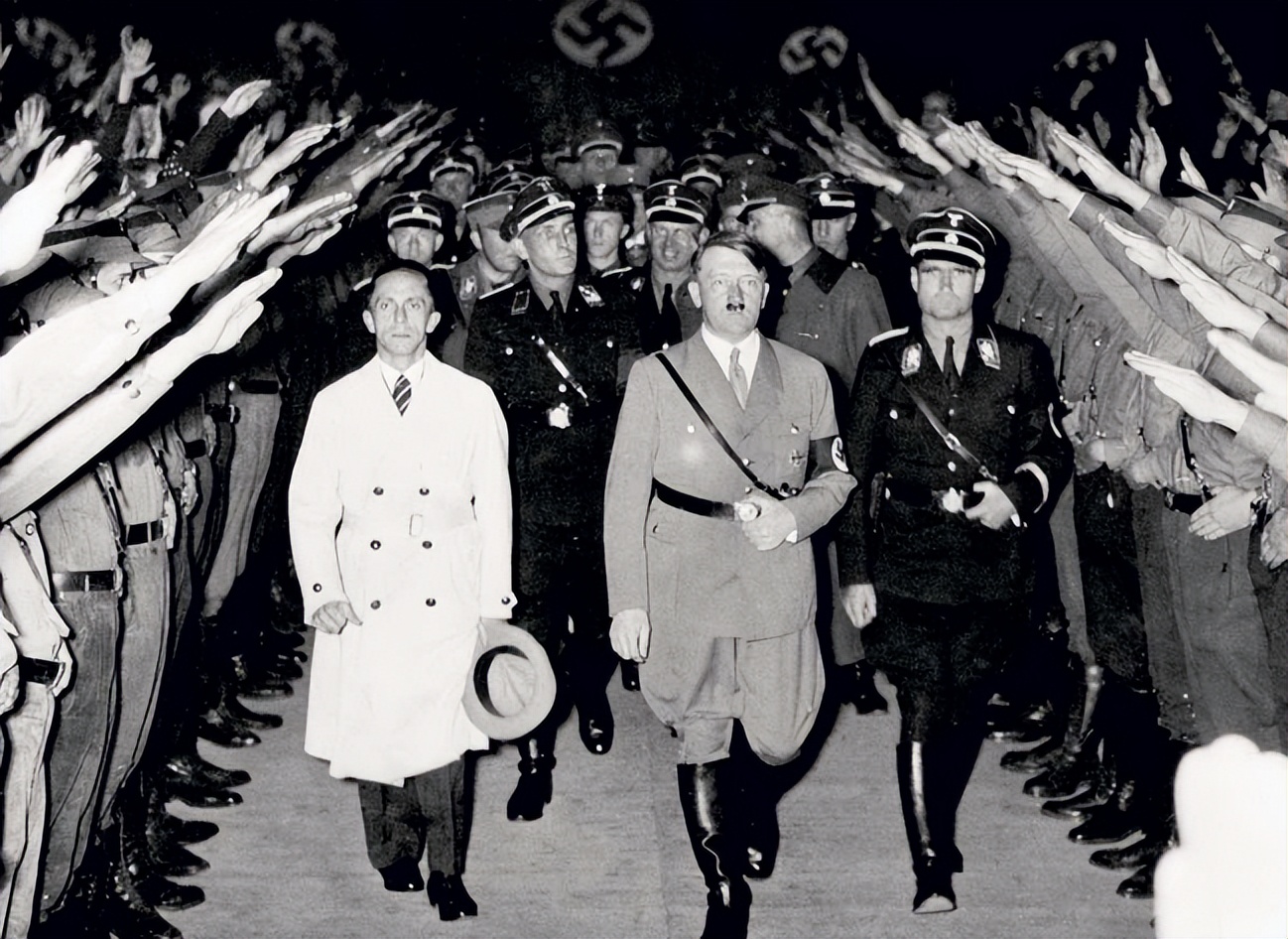 1933年希特勒上台和纳粹德国的崛起：纳粹主义对德国和全球的影响