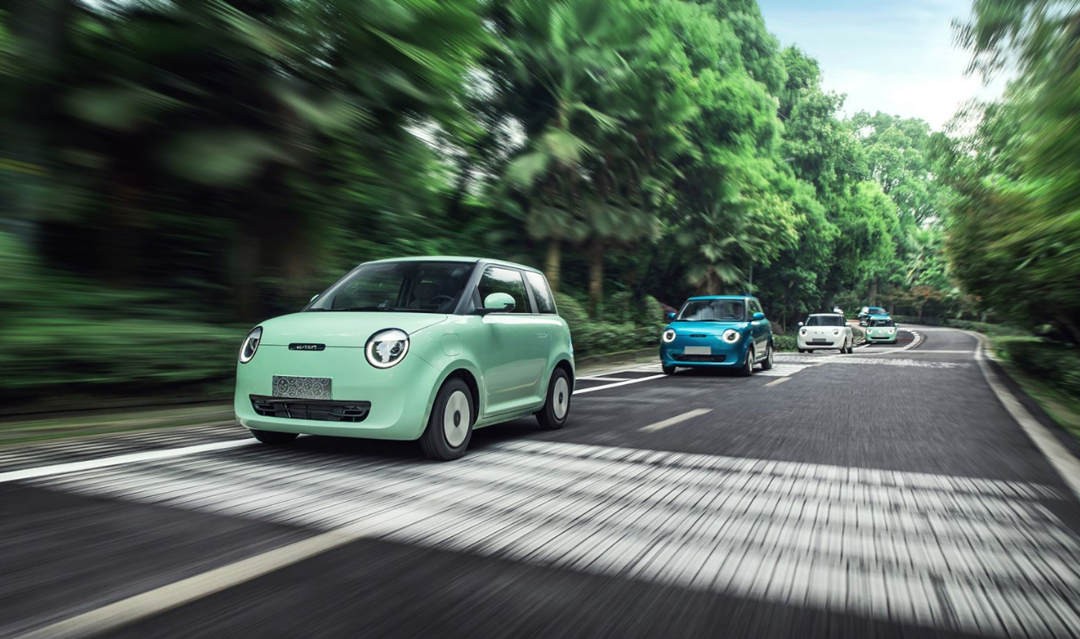 五菱宏光miniev和长安奔奔哪个好,长安lumin和五菱宏光miniev