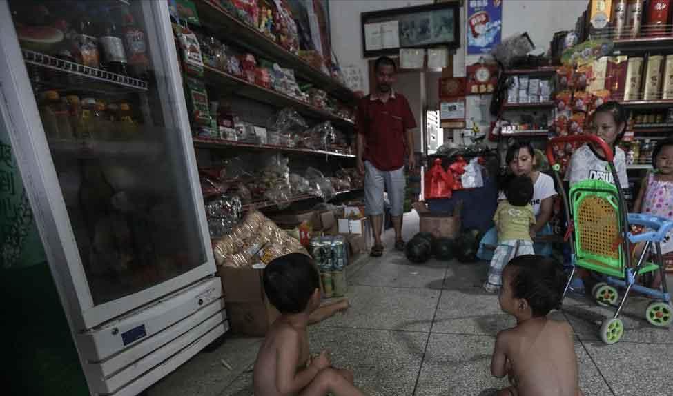 12年湖北双胞胎十指咬秃流血，却不会哭，父母拿到诊断书如遭雷击