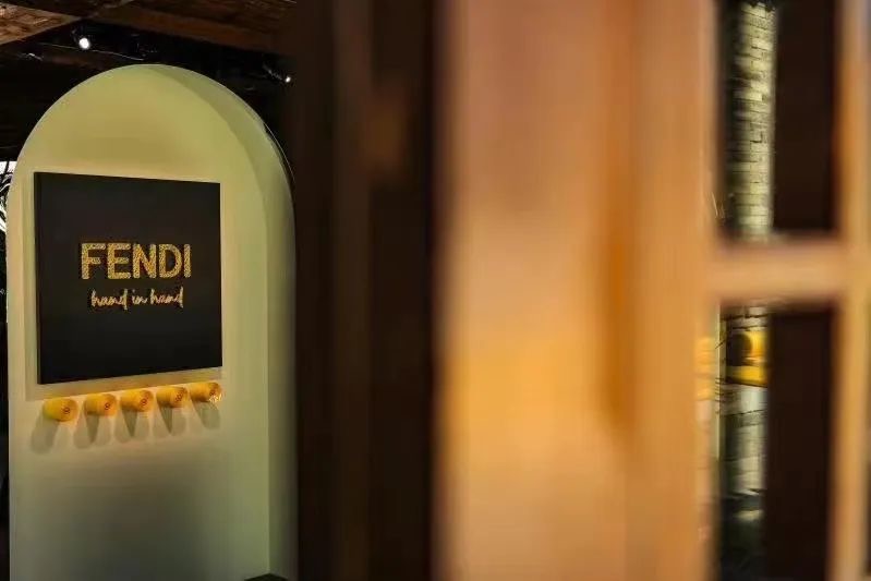 喜茶fendi联名售空会补货吗,喜茶fendi联名买两杯送什么