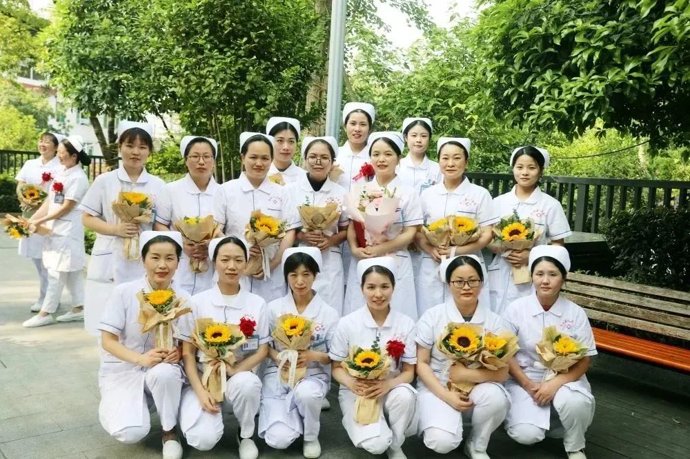 发展护士队伍改善护理服务演讲稿,发展护士队伍改善护理服务黑板报