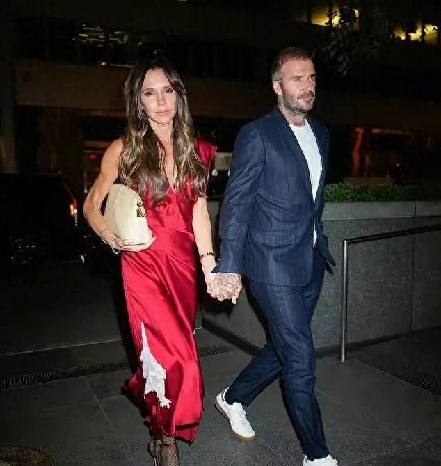 你看你看贝嫂的脸偷偷在改变！曾经的辣妹整容之后变成了现在这样