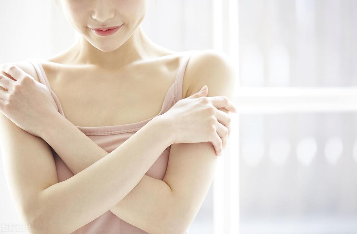 女性巨阴症的症状什么样,女性巨阴症的症状会导致什么