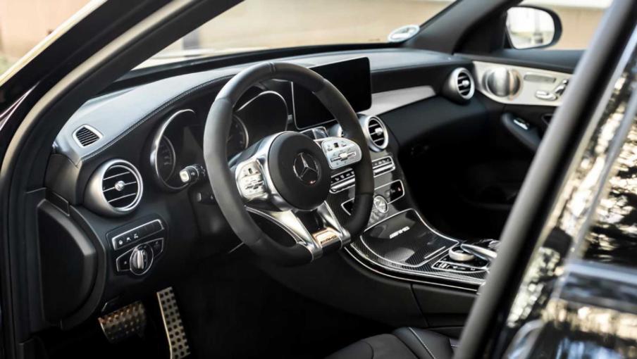 曼哈特CR700搭载4.0升双涡轮增压V8发动机输出功率提升至712马力