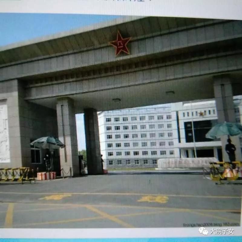 何斌最早视频,何冰忆军旅生涯