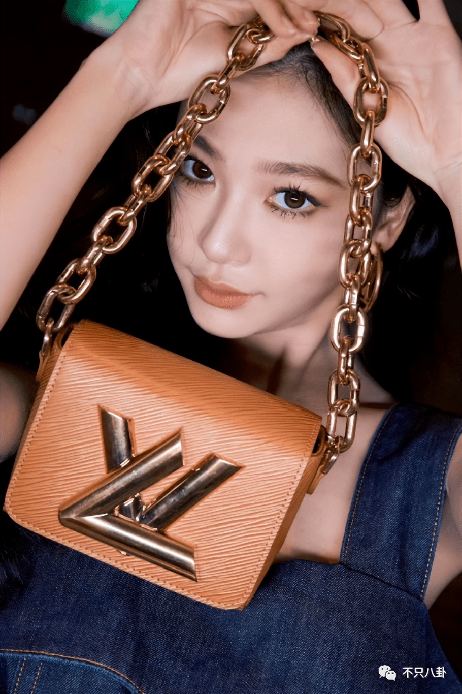 顶级网红逐梦娱乐圈，结果她被骂颜值太普通？