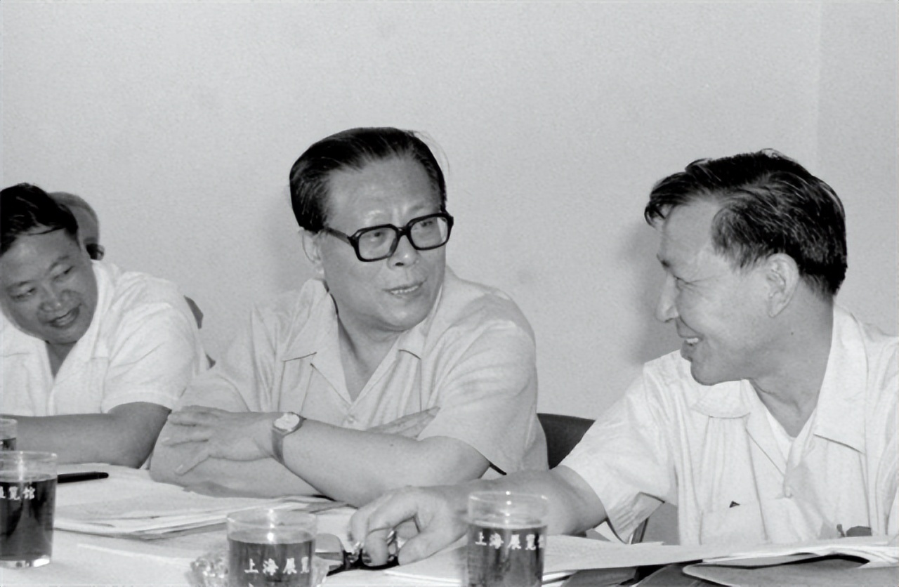 江主席掌舵的十年，是中国最艰难的十年