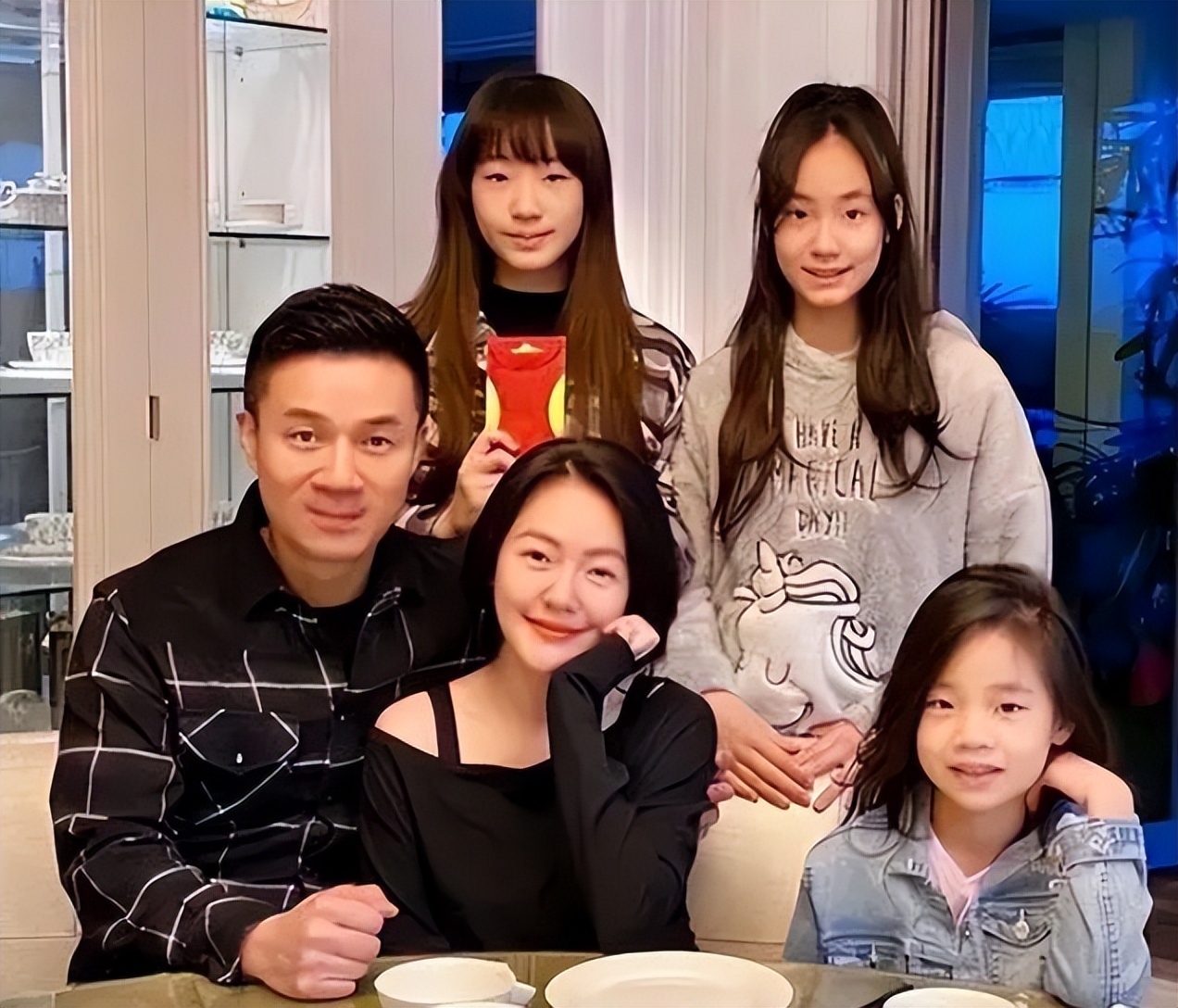 被汪小菲牵扯的10位名人，个个不干净，有人成笑话，有人很无辜