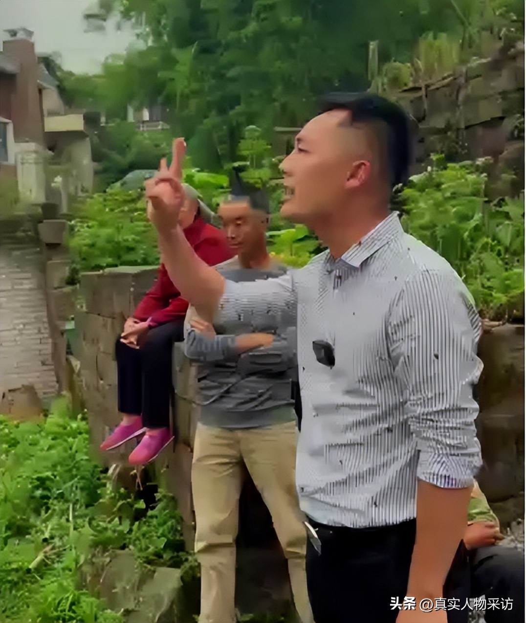 40岁养鸡一年能赚多少钱,养鸡1万只鸡一年赚50万